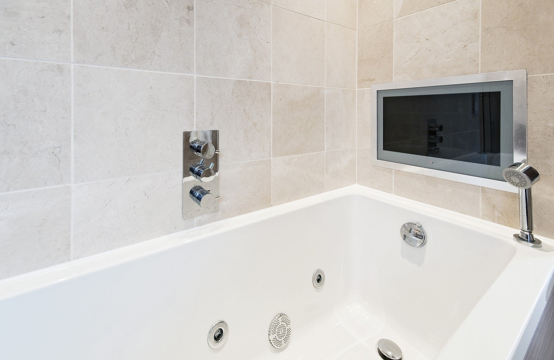 bath tub with tv